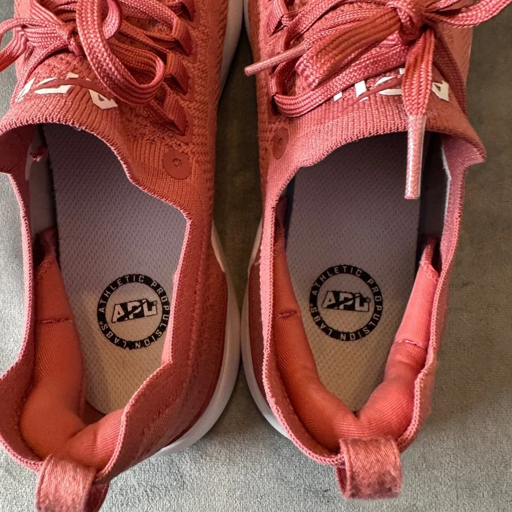 APL (Athletic Propulsion Labs) off ensures